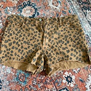 Abercrombie & Fitch Leopard Shorts